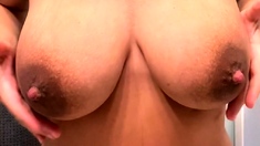 Close up pussy shot on a hot busty