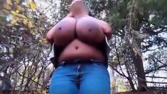 Busty BBW showing her boobs