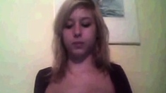 Webcam Slut shows Tits