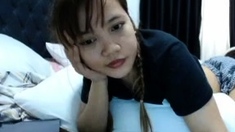 Thai girl masturbate on cam
